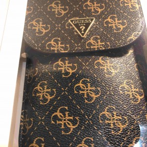 کیف موبایل اورجینال برند گس Guess به همراه بند و جاکارتی