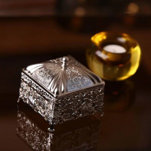 قندان مربع فلزي نقره اي