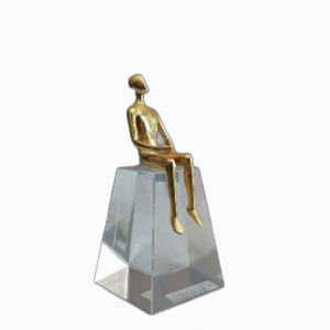 مجسمه دكوري نشسته مينيمال ( ظروف کریستالی 50185 cty )