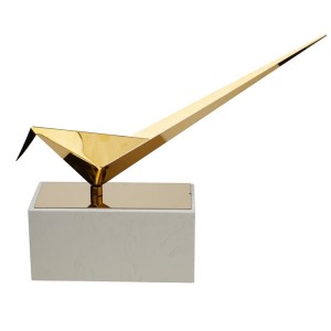 مجسمه پرنده فلزی طلایی