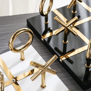 مجموعه بازی صفر و ضربدر ایستاده سفید و طلایی