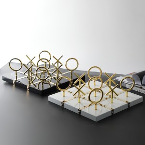 مجموعه بازی صفر و ضربدر ایستاده سفید و طلایی