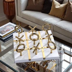 مجموعه بازی صفر و ضربدر ایستاده سفید و طلایی