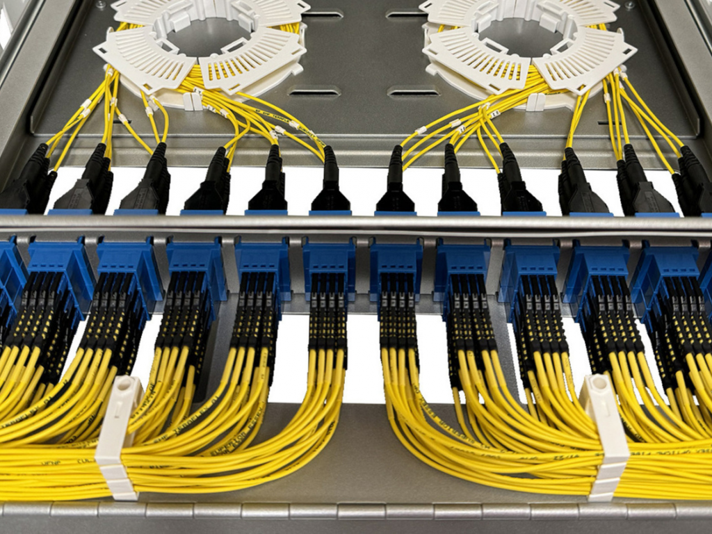 آلما شبکه ارائه دهنده پچ پنل فیبرنوری لگراند