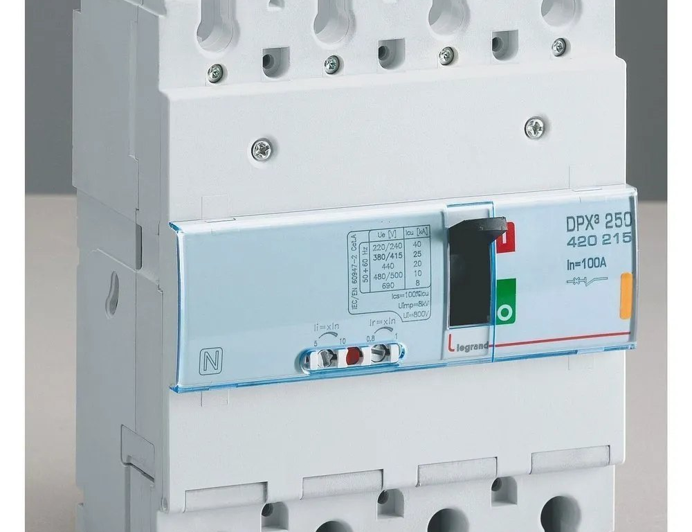 آلما شبکه ارائه دهنده انواع کلیدهای صنعتی لگراند