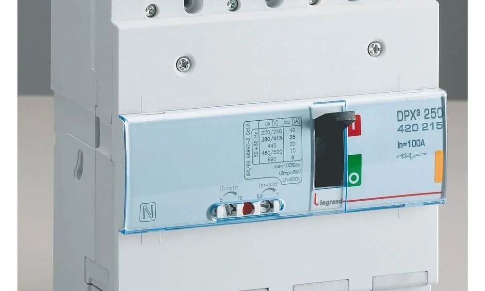 آلما شبکه ارائه دهنده انواع کلیدهای صنعتی لگراند