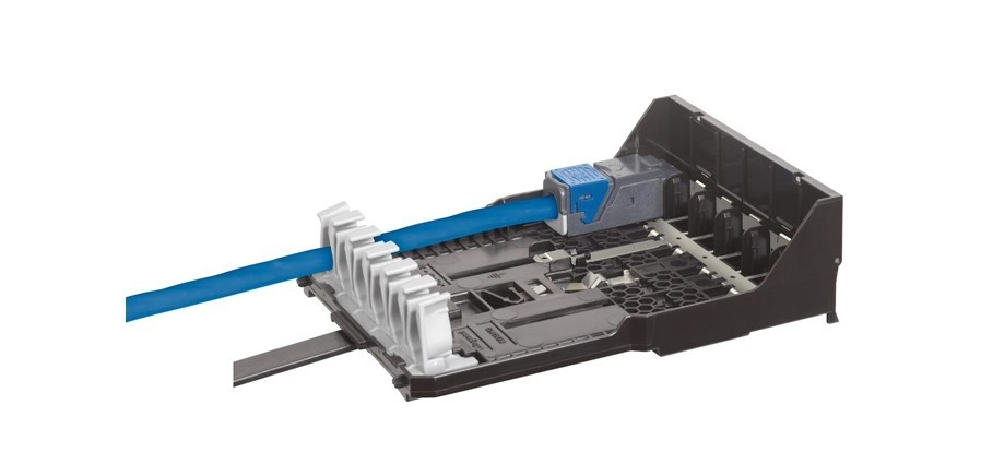 آشنایی با انواع پچ پنل لگراند از Cat5e تا Cat8