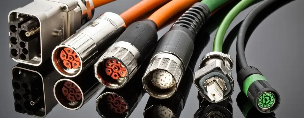 راه‌اندازی شبکه پایدار با تجهیزات هلوکیبل؛ کیس به کیس در پروژه