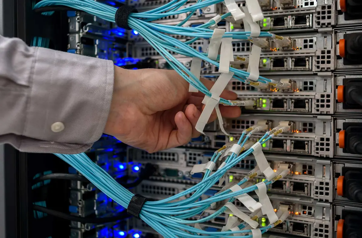 نکات طلایی برای نگهداری و سرویس تجهیزات شبکه هلوکیبل در پروژه‌های بلندمدت