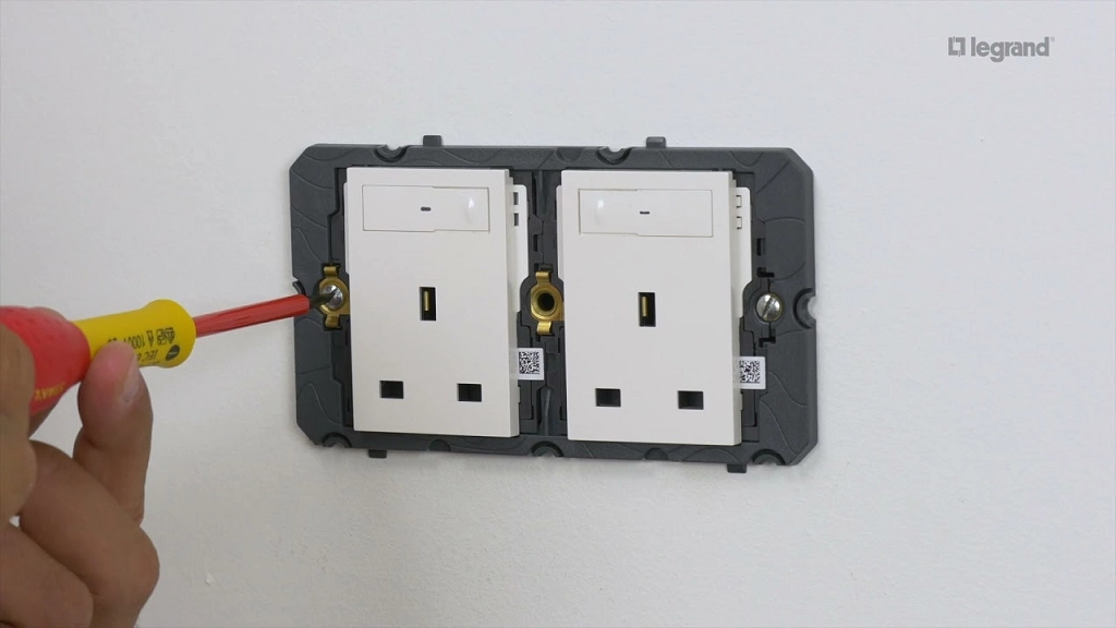 ۱۰ نکته کاربردی برای نصب و استانداردهای ایمنی پریز برق لگراند