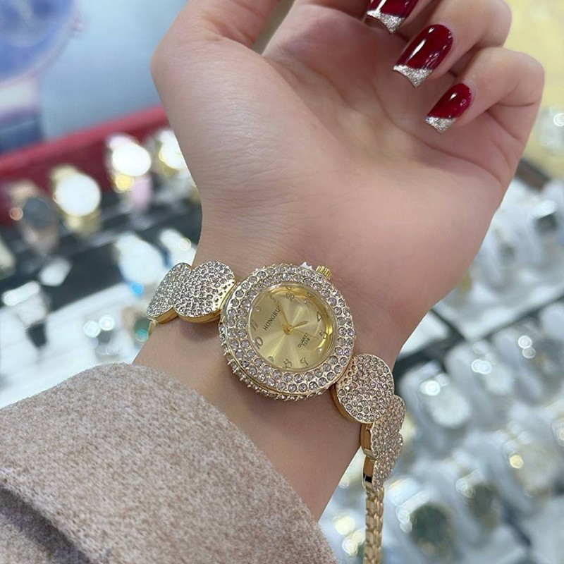 ساعت زنانه نگینی اقتصادی