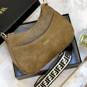 کیف وارداتی fendi کد R۰۳۴۷