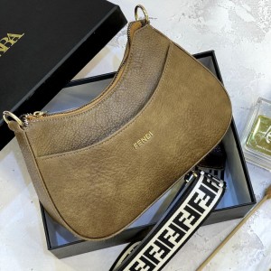 کیف وارداتی fendi کد R۰۳۴۷