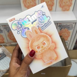 عروسک لبوبو