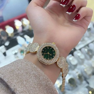 ساعت زنانه نگینی اقتصادی