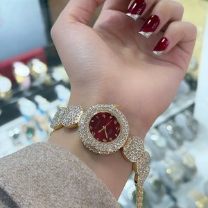 ساعت زنانه نگینی اقتصادی