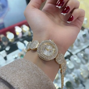 ساعت زنانه نگینی اقتصادی