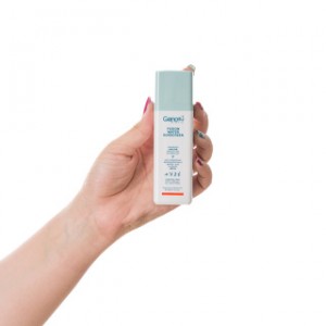 ضد آفتاب فیوژن واتر ژنوبایوتیک بی رنگ SPF50 مناسب انواع پوست حجم 30 میلی لیتر