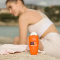 ضد آفتاب بی رنگ Avene spf50 مدل فلویید اسپرت