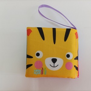 کتاب پارچه ای حیوانات جنگل نشر مامان کتاب