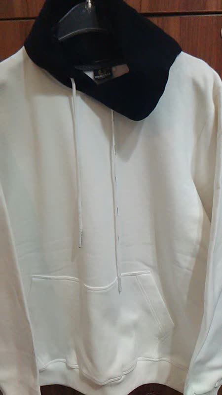 هودی سفید دورس سه نخ پنبه تو کرکی و خارخورده کلاه مشکی