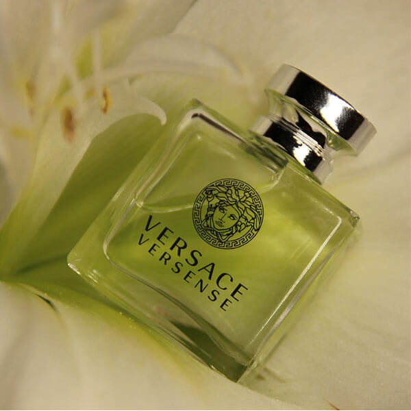 عطر گرمی ورساچه ورسنس