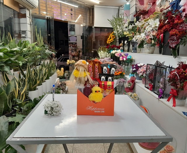 پک عطر ولنتاین با گل و عروسک کد A1 برند آنایو