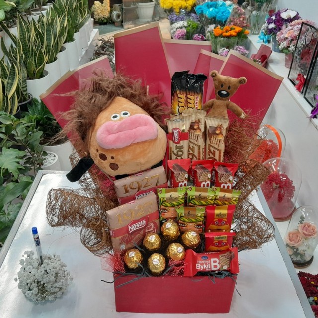 پک عطر ولنتاین برای دوست پسر با عروسک و شکلات کد A16