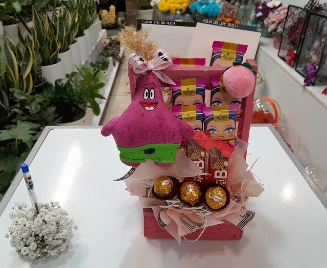 پک عطر ولنتاین کد A8 همراه با شکلات و عروسک