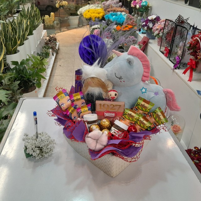 پک  ولنتاین عطر  ویژه و خاص با عروسک و شکلات کد A75