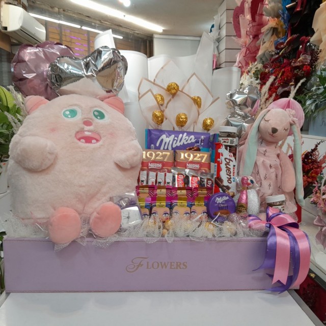 پک لاکچری ولنتاین با گل و عروسک کد C6 برند آنایو