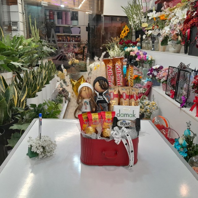 پک لاکچری ولنتاین با گل و عروسک کد C15 برند آنایو