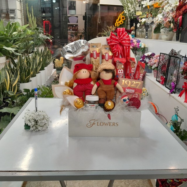 پک لاکچری ولنتاین با گل و عروسک کد C16 برند آنایو