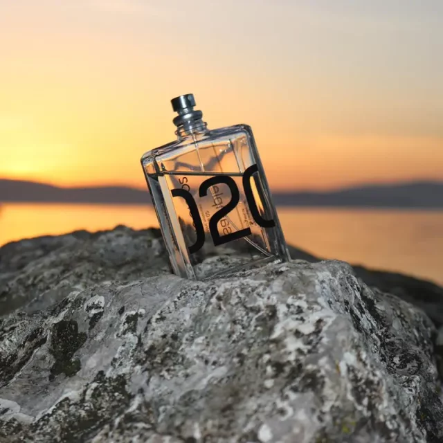 عطر گرمی زنانه و مردانه اوشن تاپیکال مدل Escentric Molecules Molecule 02