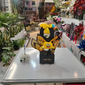 پک اقتصادی ولنتاین با گل و عروسک کد B5 برند آنایو