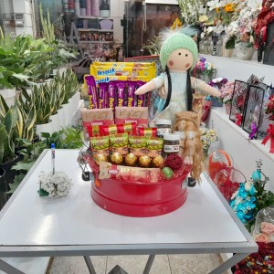 پک لاکچری ولنتاین با گل و عروسک کد C1 برند آنایو