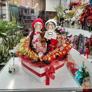 پک لاکچری ولنتاین با گل و عروسک کد C3 برند آنایو