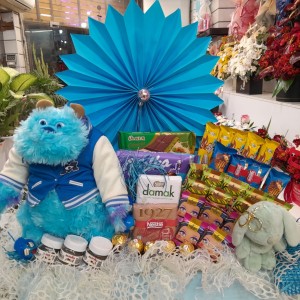 پک لاکچری ولنتاین با گل و عروسک کد C4 برند آنایو