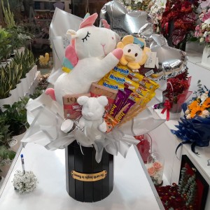 پک لاکچری ولنتاین با گل و عروسک کد C19 برند آنایو