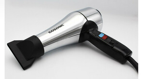 سشوار حرفه ای گوسونیک مدل GHD-229، موتور AC با توان مصرفی 1800 وات، دارای قابلیت باد سرد، فناوری تولید یون، وزن 892 گرم، تنظیم حرارت 3 حالته و کنترل سرعت 2 حالته، به همراه 1 عدد سری متمرکزکننده