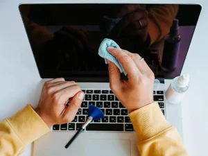 آموزش ضدعفونی کردن لپ تاپ برای مقابله با کرونا