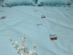 ست و نیم ست کاور لحاف دونفره تمام گلدوزی پینترستی طرح توتفرنگی و پاپیون ترند-رنگبندی