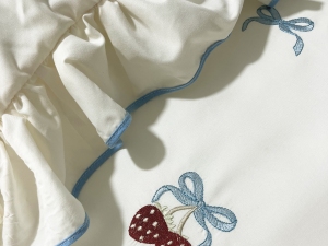 ست و نیم ست کاور لحاف یکنفره تمام گلدوزی پینترستی طرح توتفرنگی و پاپیون ترند-رنگبندی