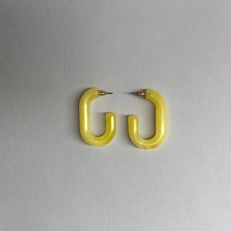 گوشواره پینترستی لیمویی برند accessories