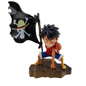 فیگور لوفی با پرچم گروه کلاه حصیری