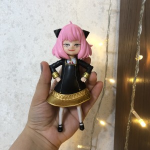 فیگور آنیا با عروسک و سر اضافه