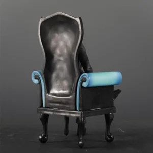فیگور گوجو نشسته روی مبل