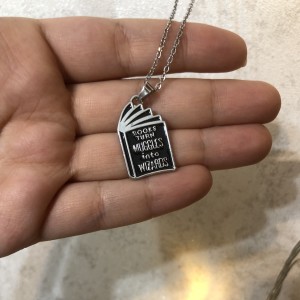گردنبند Books Turn Muggles into Wizards