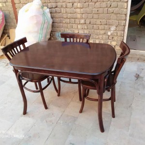 سازنده صندلی و میز لهستانی آماده