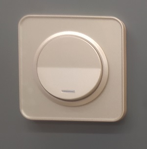 کلید و پریز ایران الکتریک مدل اسپیناس بژ